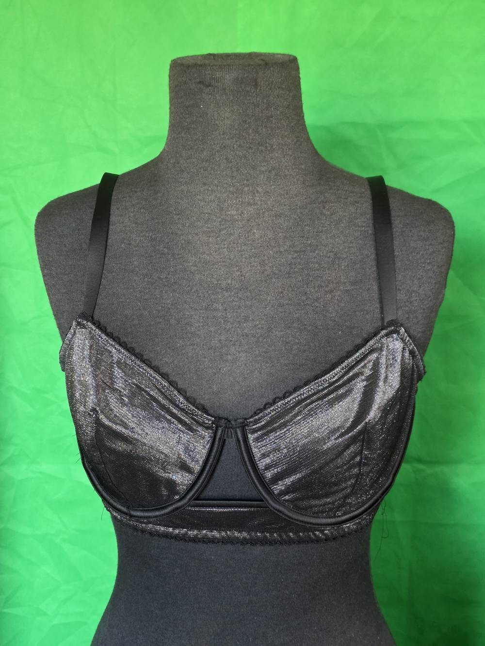 Victoria’s Secret Black Metallic Shine Lace Underwire Bra 34DD Sexy